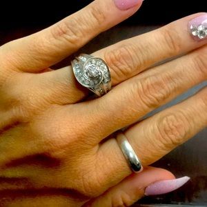 14 K White Gold Diamond ring with 28 smaller diamonds